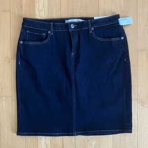 NEW dark denim jean skirt 21" Simons Contemporaine 12